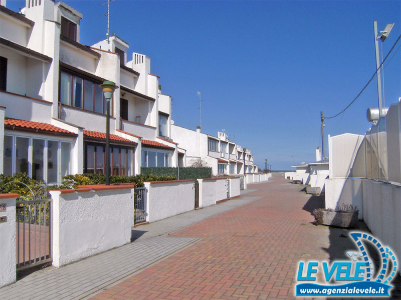 CENAM: Lidi ferraresi: seaview villa for rent in residence