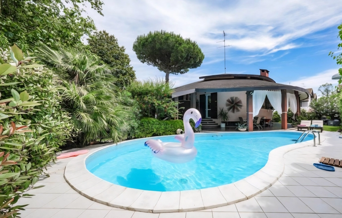 VILLA PRESTIGIOSA CON PISCINA 