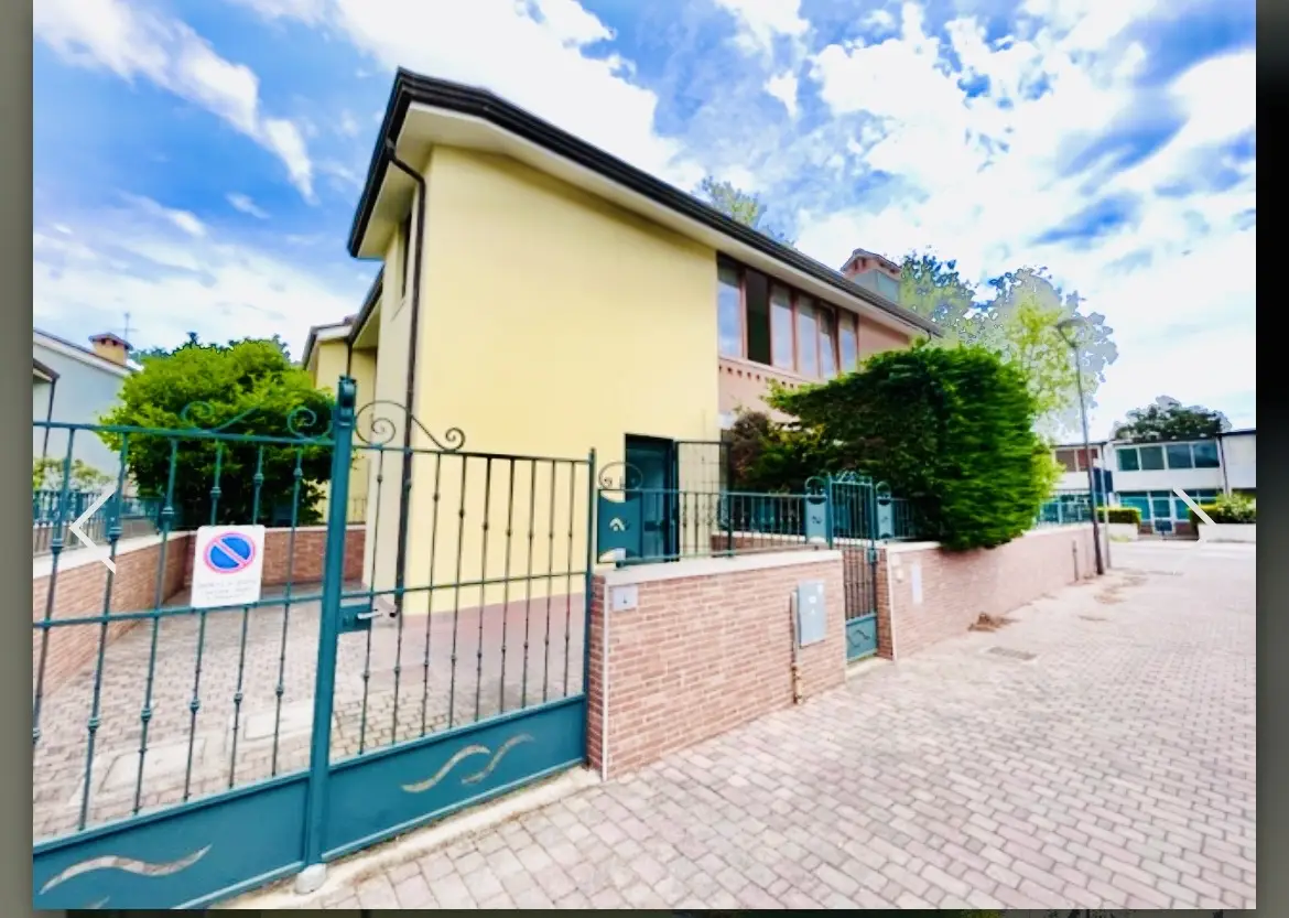 Giovanni Gronchi villetta quadrilocale lido delle nazioni